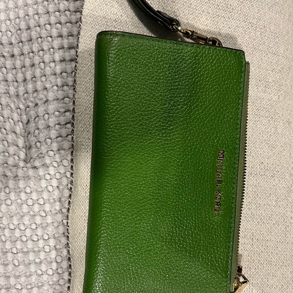 Michael kors phone holder/wallet/wristlet